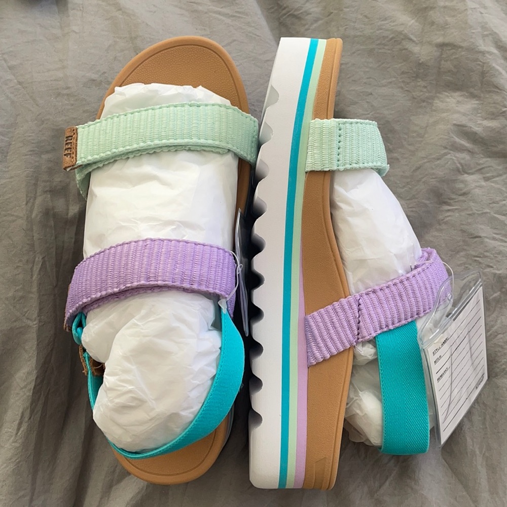 NWT Reef Women’s Sandals